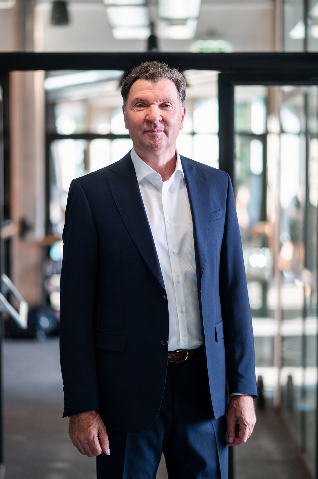 Hochformatporträt von Christian Eibl für den Bereich Vorträge und Impulse.